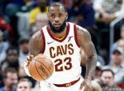 AYX-包含詹姆斯回归赛场，败北首场状态亮眼，勇士观众沸腾！的词条