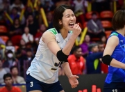 爱游戏体育-阿扎伦卡在C9比赛中败北，出色发挥引发热议！赢得满堂喝彩(阿扎伦卡简历排名)