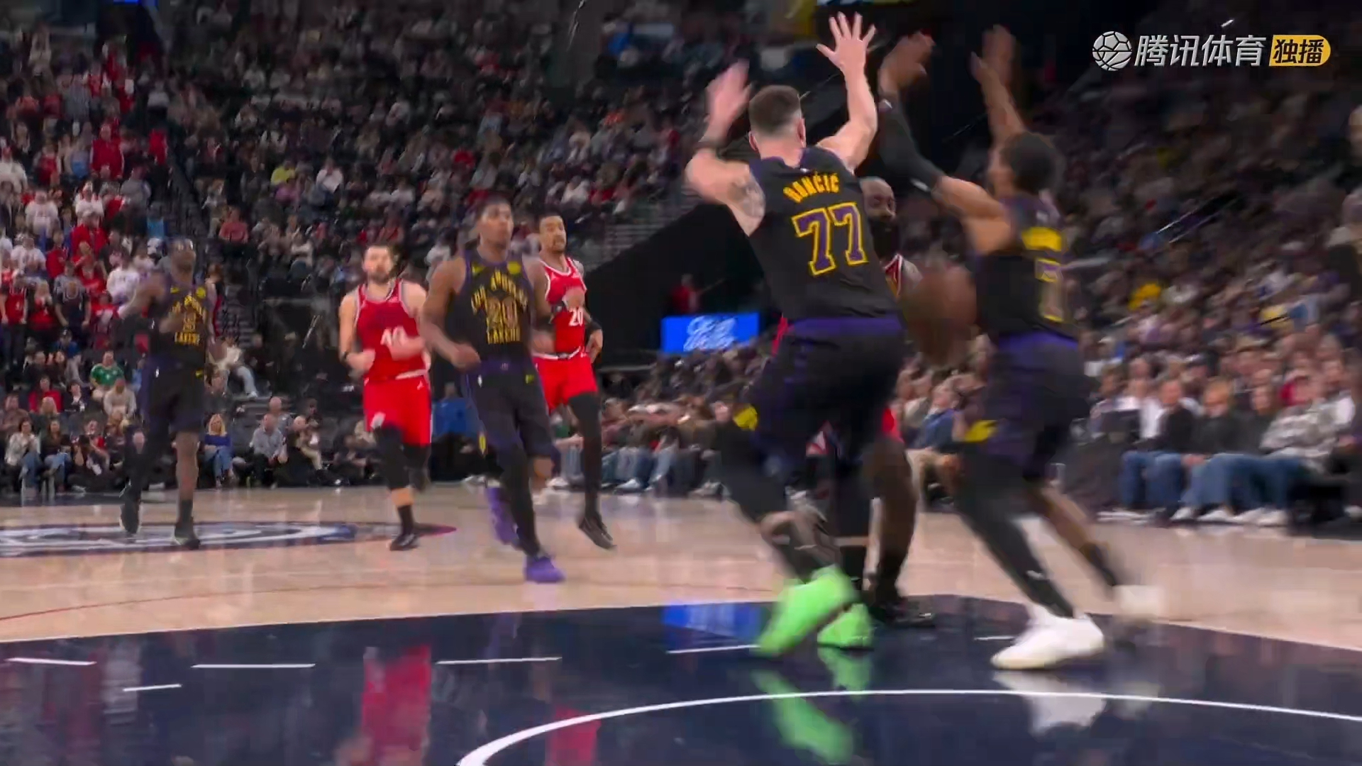 哈登回归赛场,比分优势明显首场状态亮眼,湖人观众沸腾!的简单介绍 哈登回归赛场,比分优势明显首场状态亮眼,湖人观众沸腾!的简单介绍