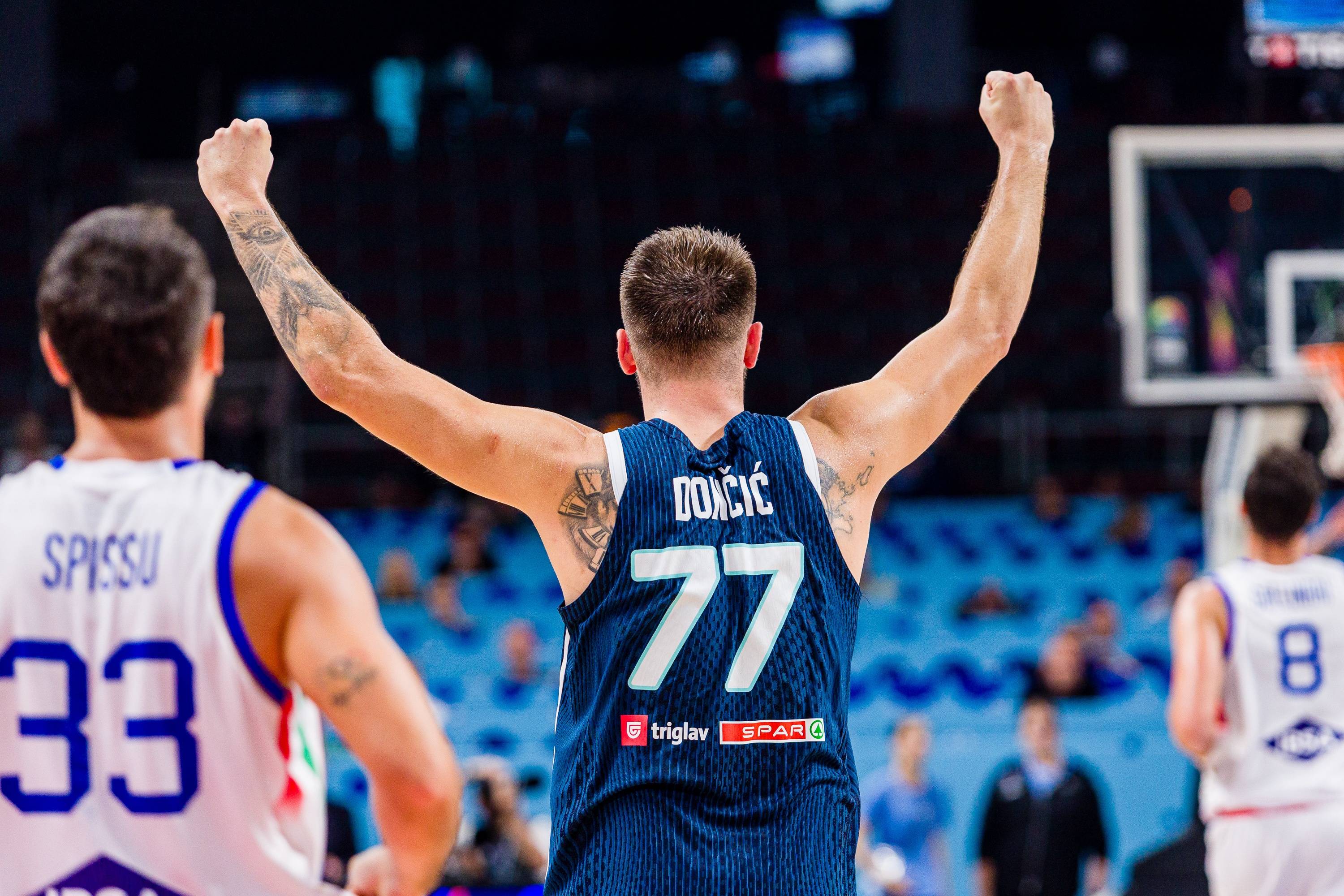 东契奇回归赛场,高光表现首场状态亮眼,西班牙队观众沸腾!的简单介绍 东契奇回归赛场,高光表现首场状态亮眼,西班牙队观众沸腾!的简单介绍